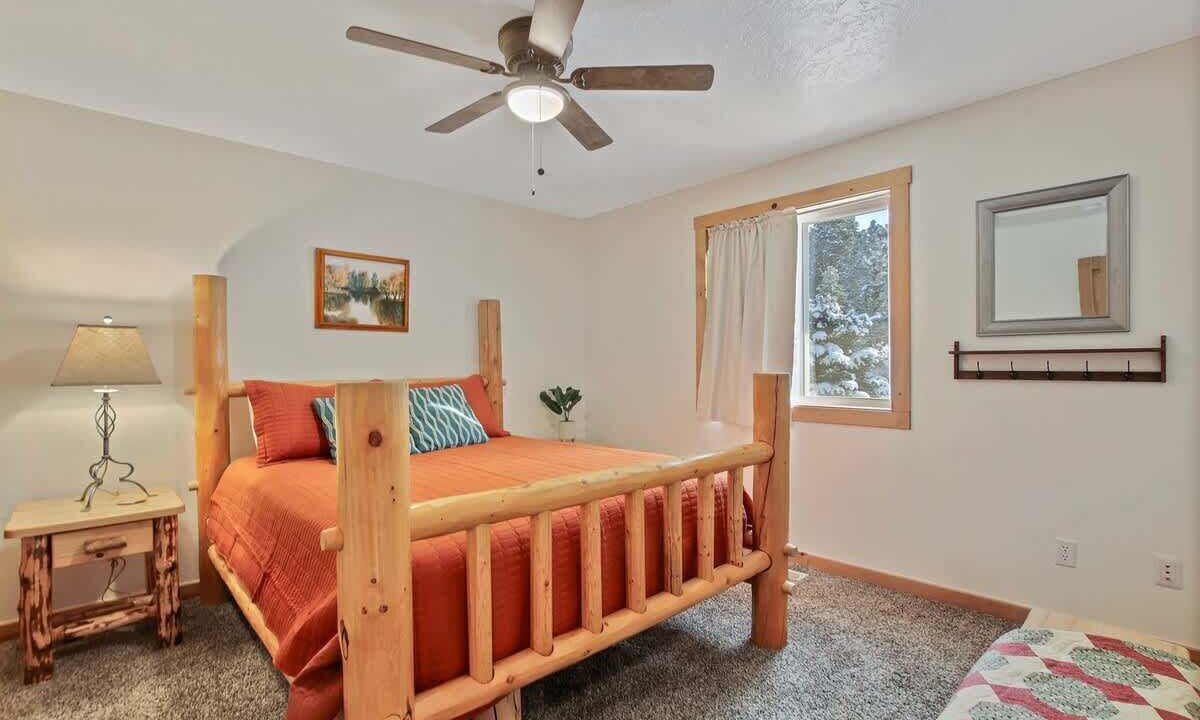 Photo of Bedroom in Cascade