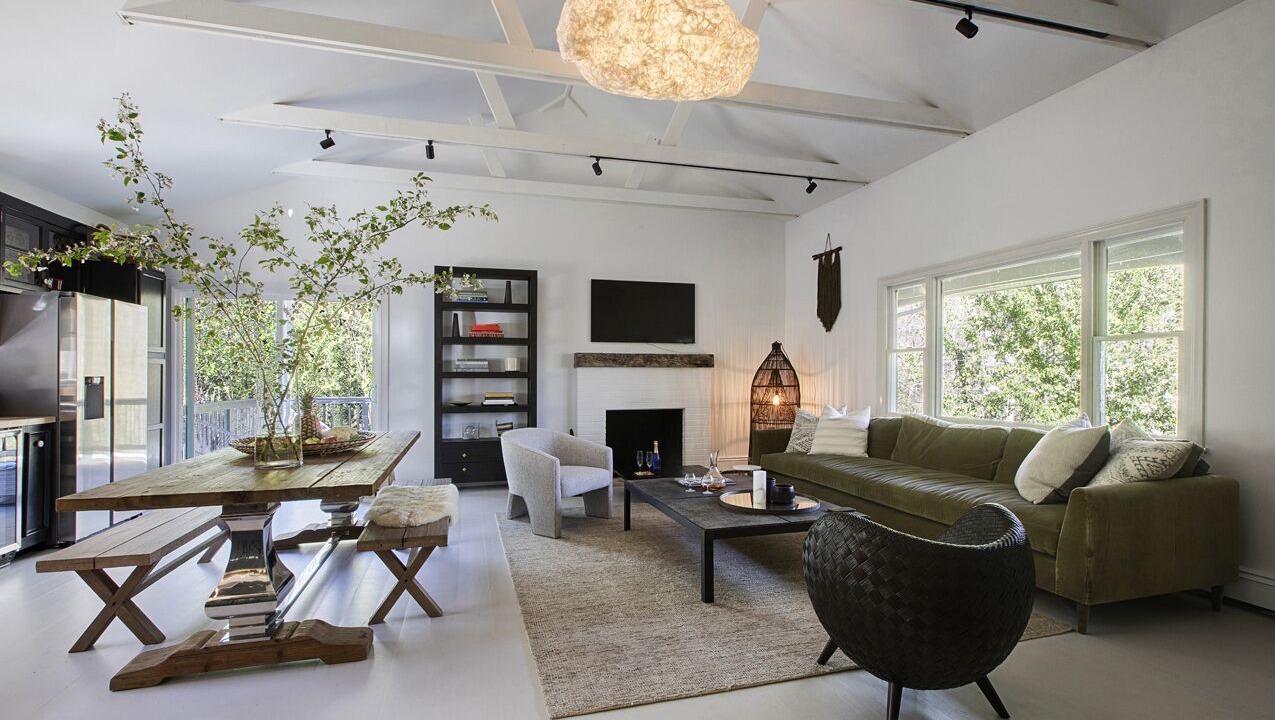 Photo of Livingroom in Roxbury