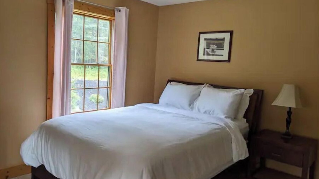 Photo of Bedroom in Peach Glen