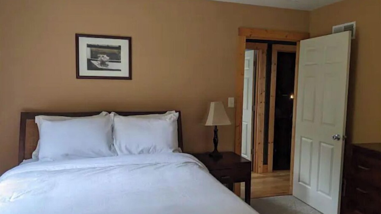 Photo of Bedroom in Peach Glen