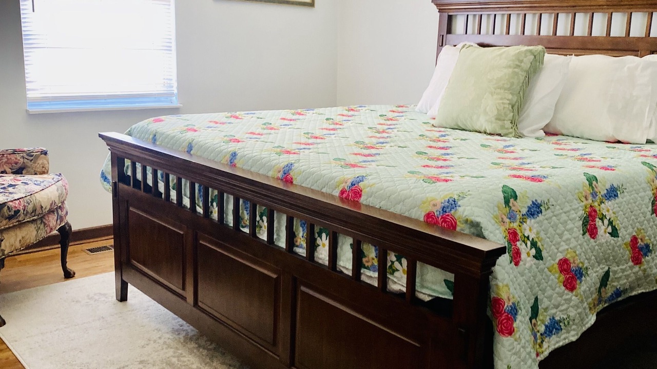 Photo of Bedroom in Kodak