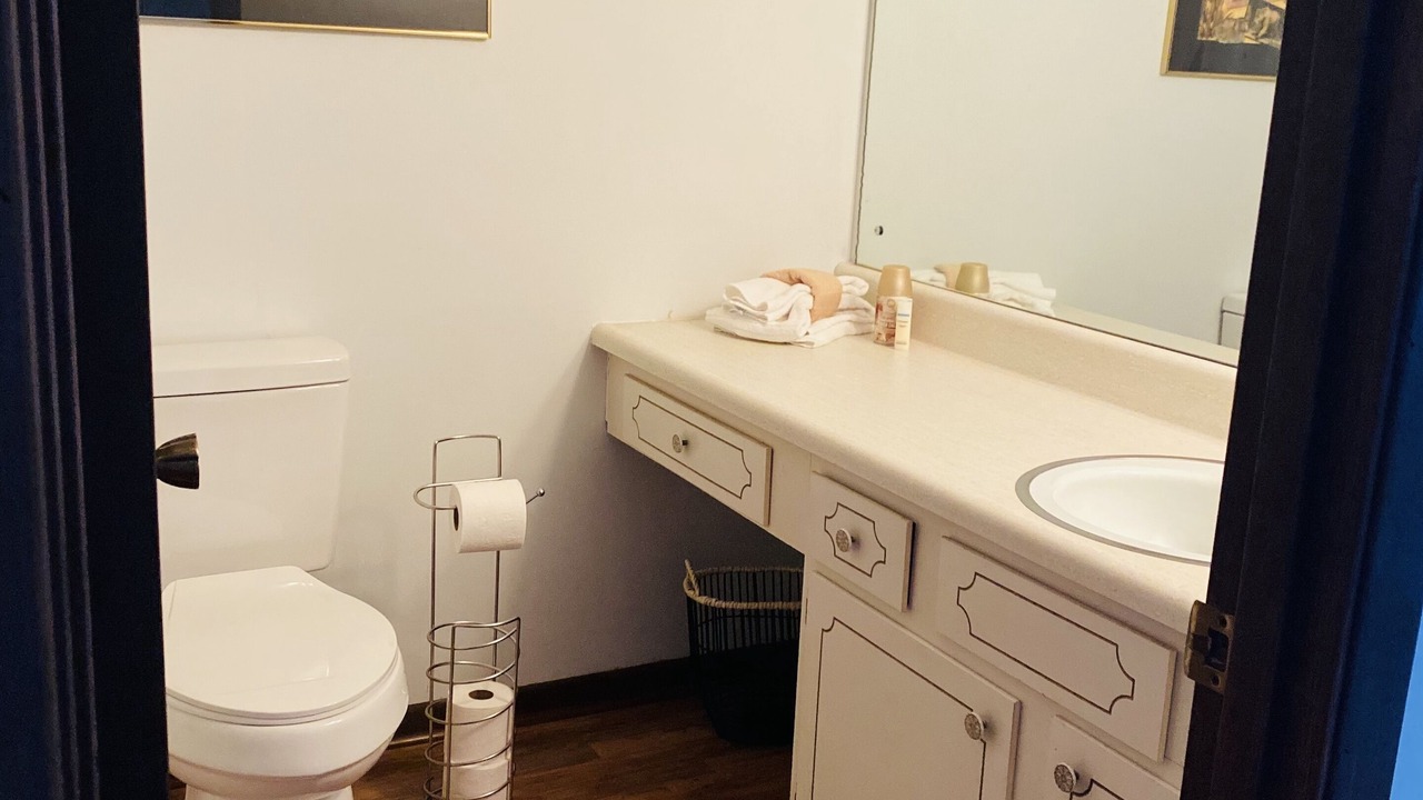 Photo of Bathroom in Kodak