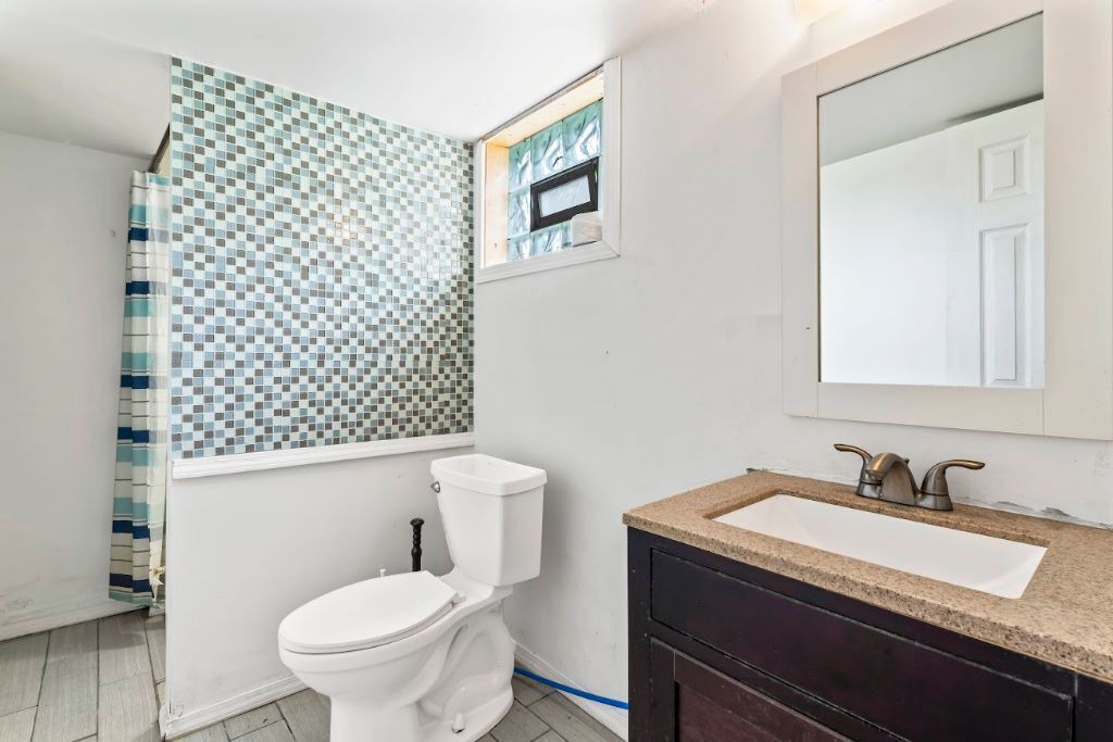 Photo of Bathroom in Monroe Heights