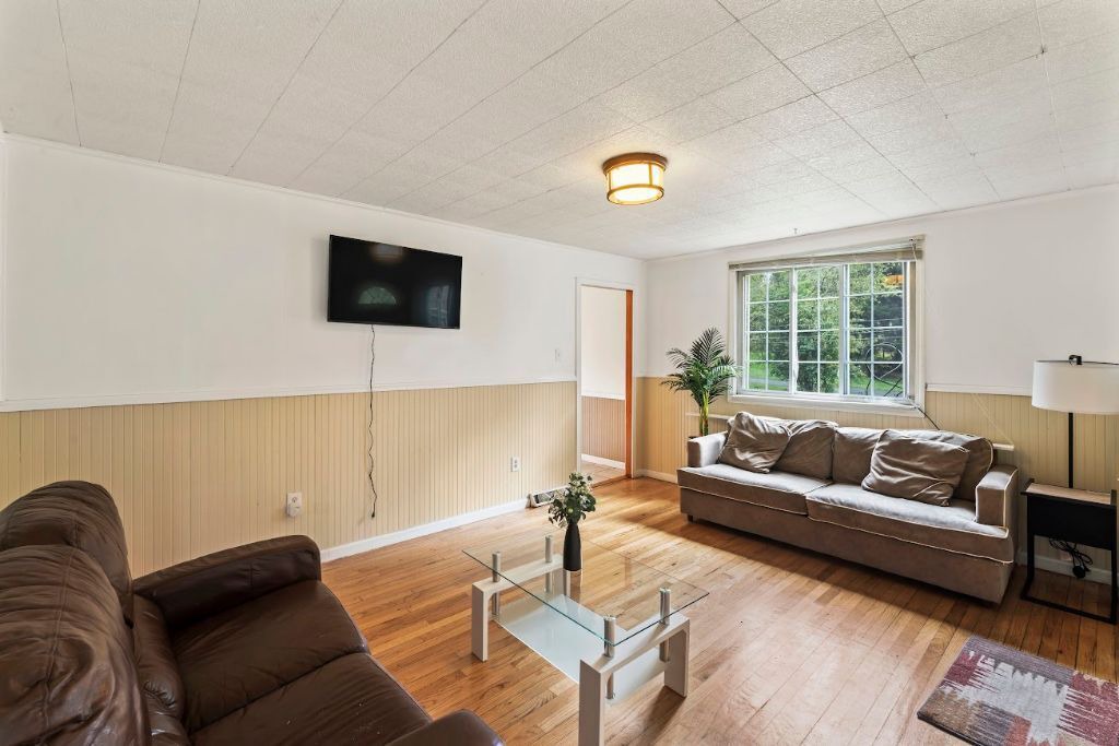 Photo of Livingroom in Monroe Heights