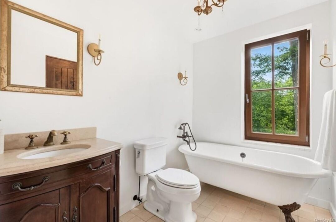 Photo of Bathroom in Garrison