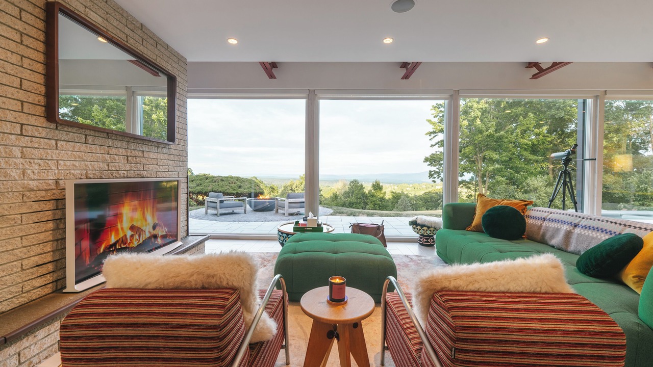 Photo of Livingroom in Middle Hope