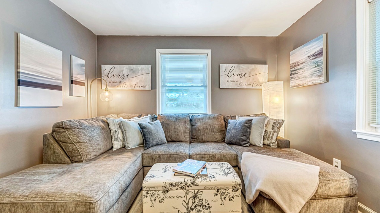 Photo of Livingroom in Monaca