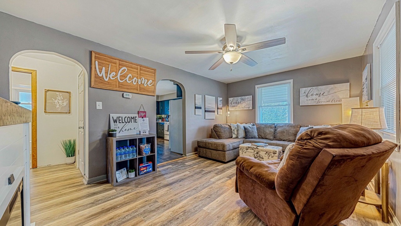 Photo of Livingroom in Monaca