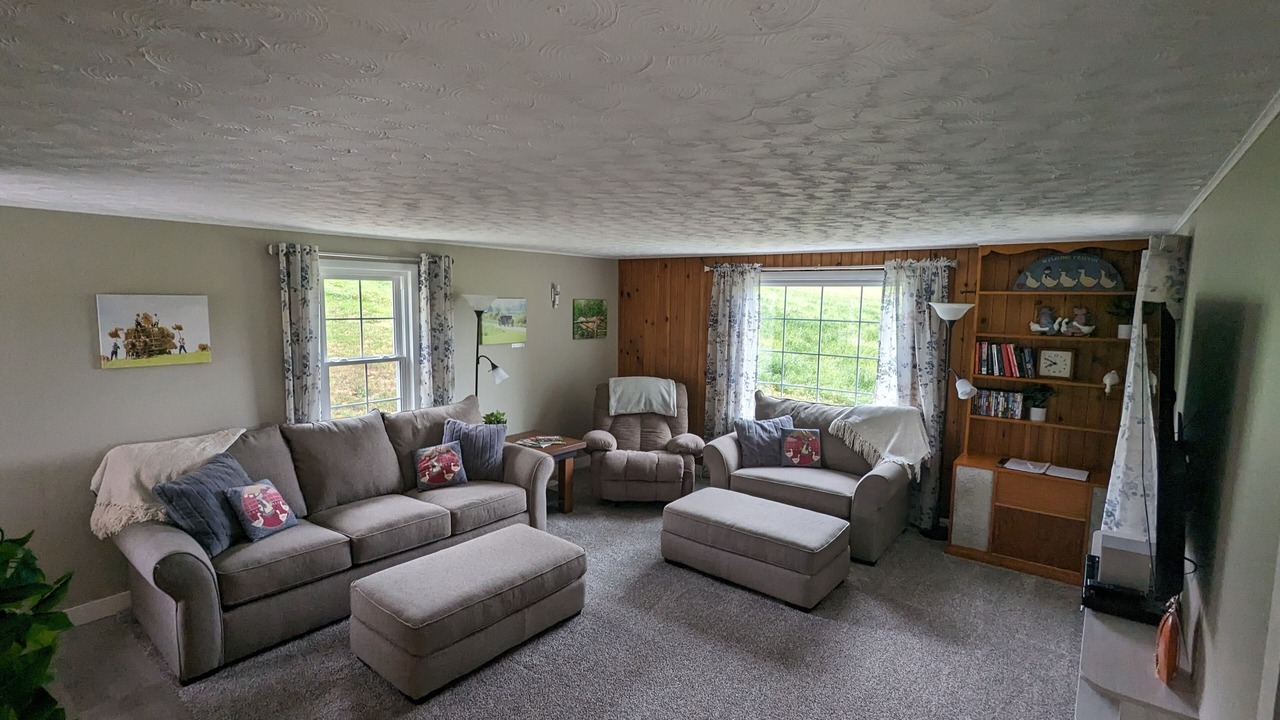 Photo of Livingroom in Millersburg