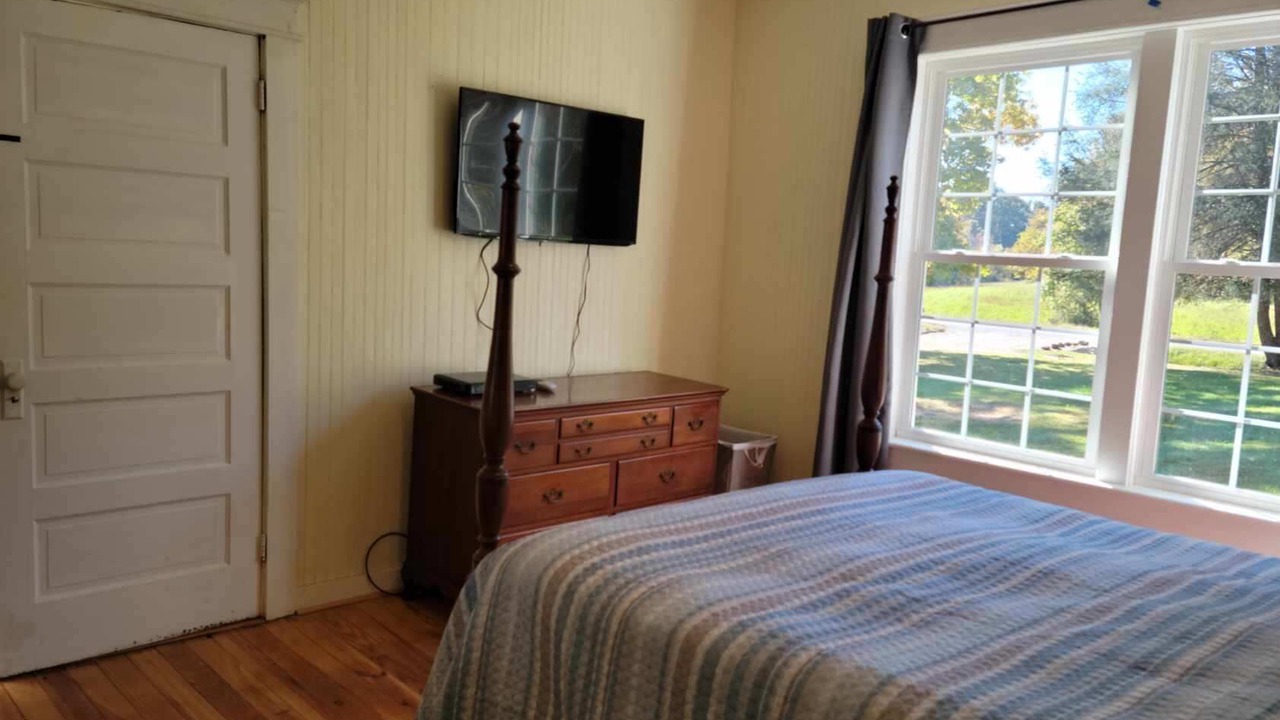 Photo of Bedroom in Roseland
