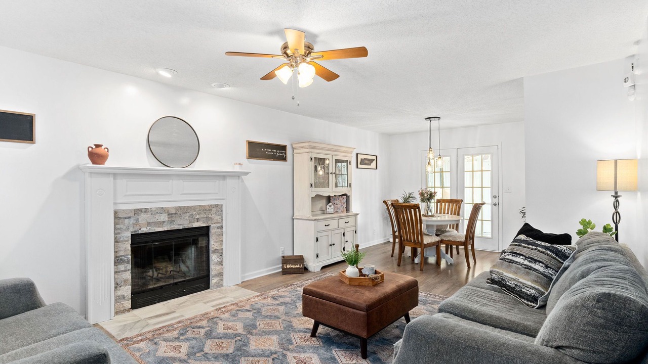 Photo of Livingroom in Clarksville