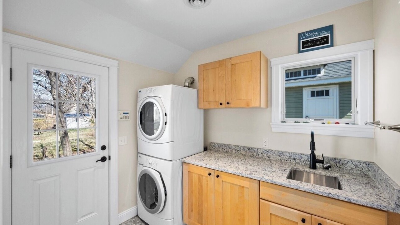 Photo of Bedroom in Lakeside