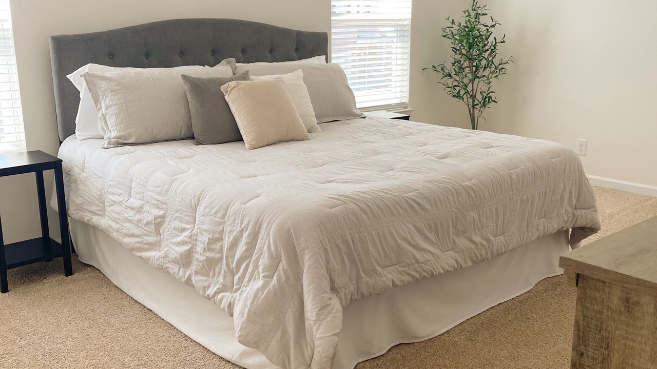 Photo of Bedroom in Oak Ridge
