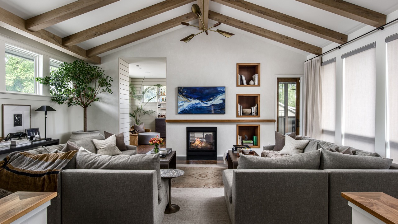 Photo of Livingroom in Belmont - Hillsboro