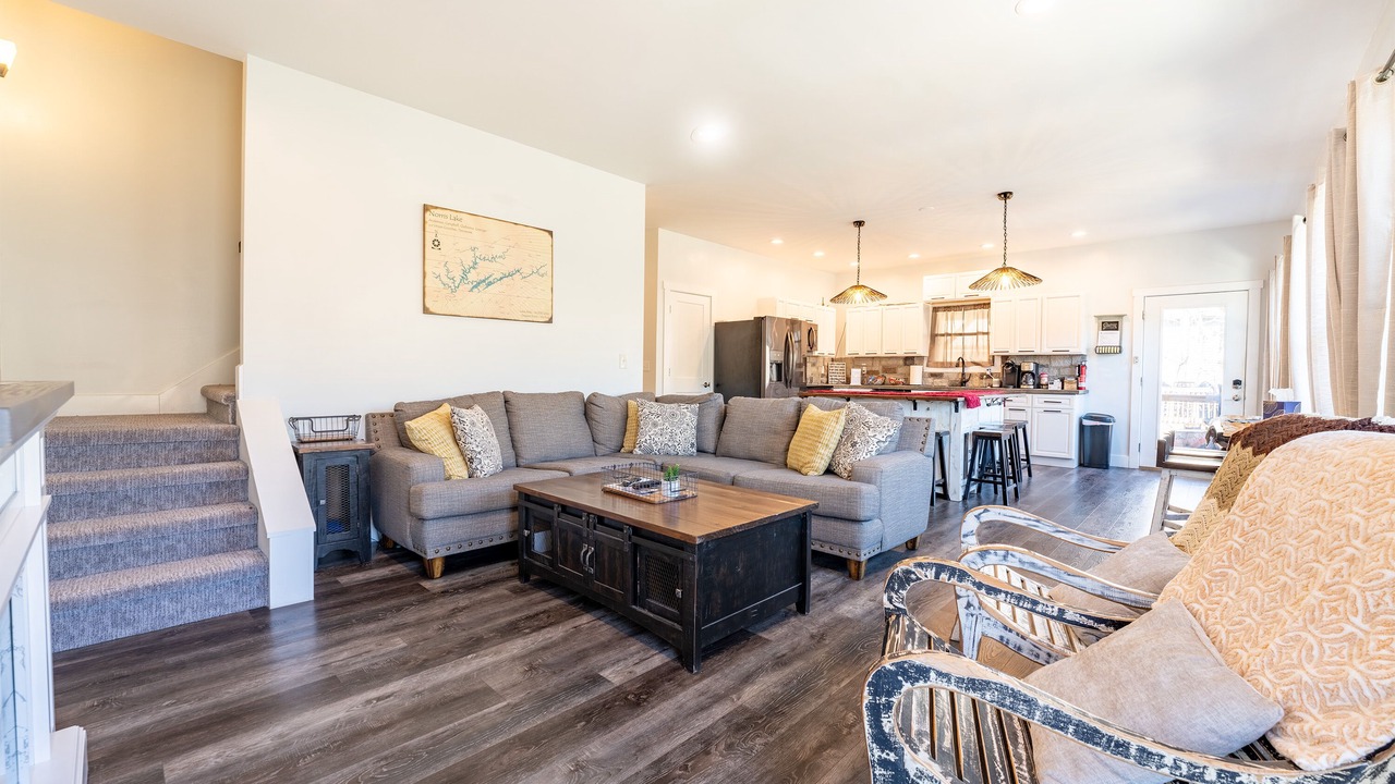 Photo of Livingroom in Flat Hollow Marina