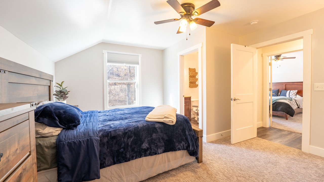 Photo of Bedroom in Flat Hollow Marina