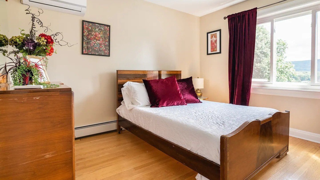 Photo of Bedroom in Drums