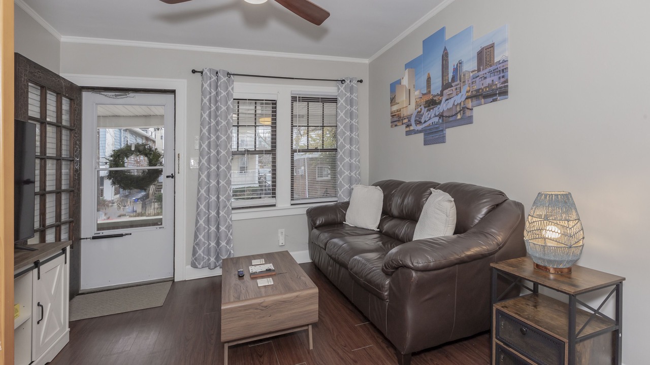 Photo of Livingroom in University Circle