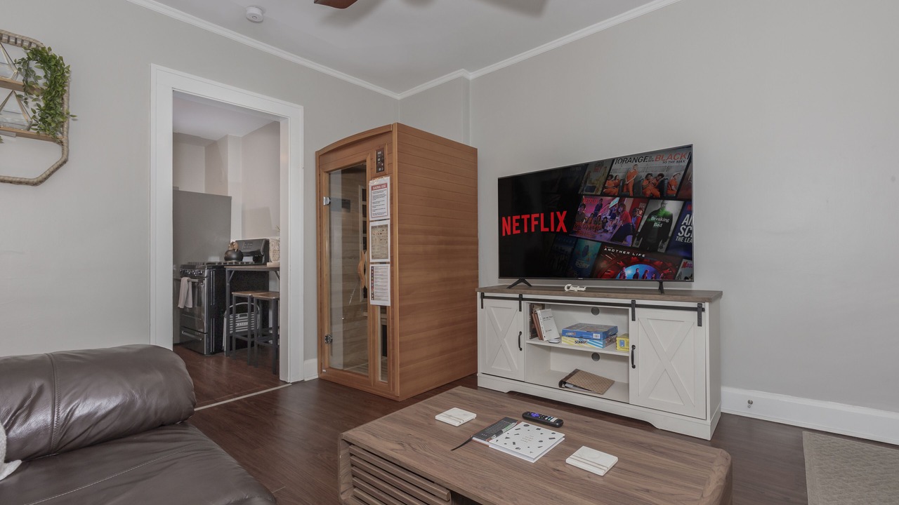 Photo of Livingroom in University Circle