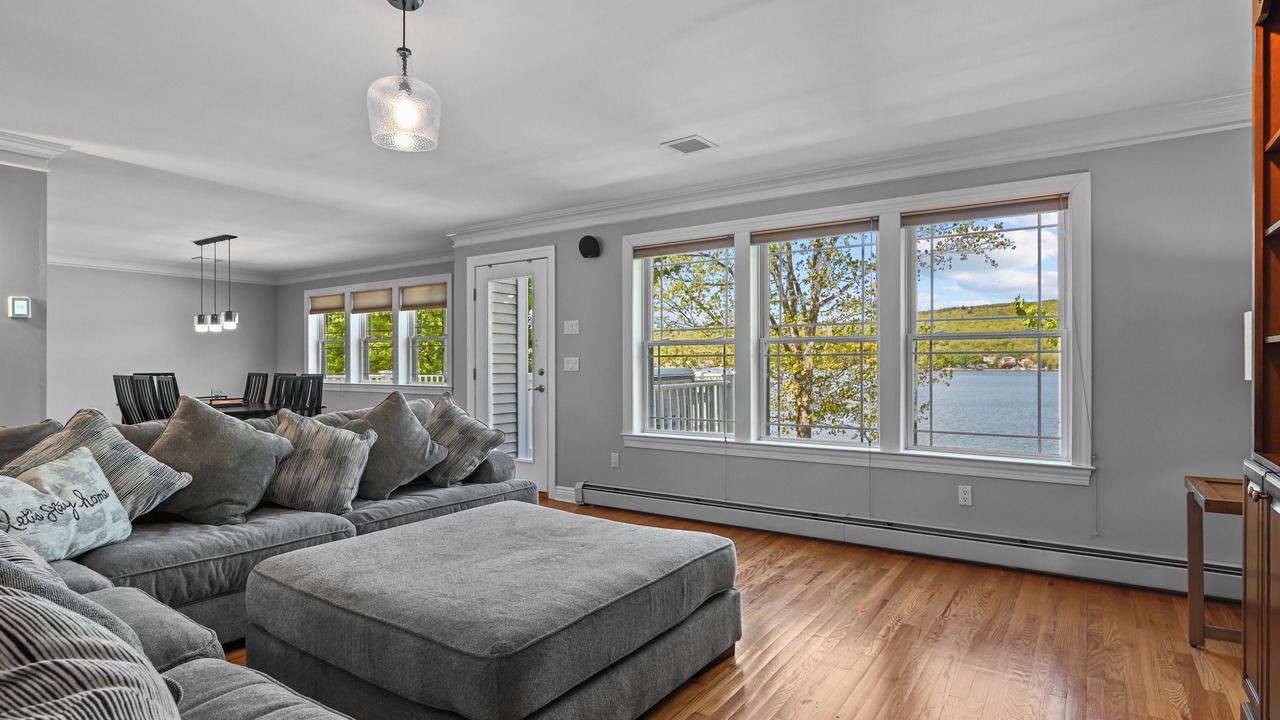 Photo of Livingroom in Hewitt