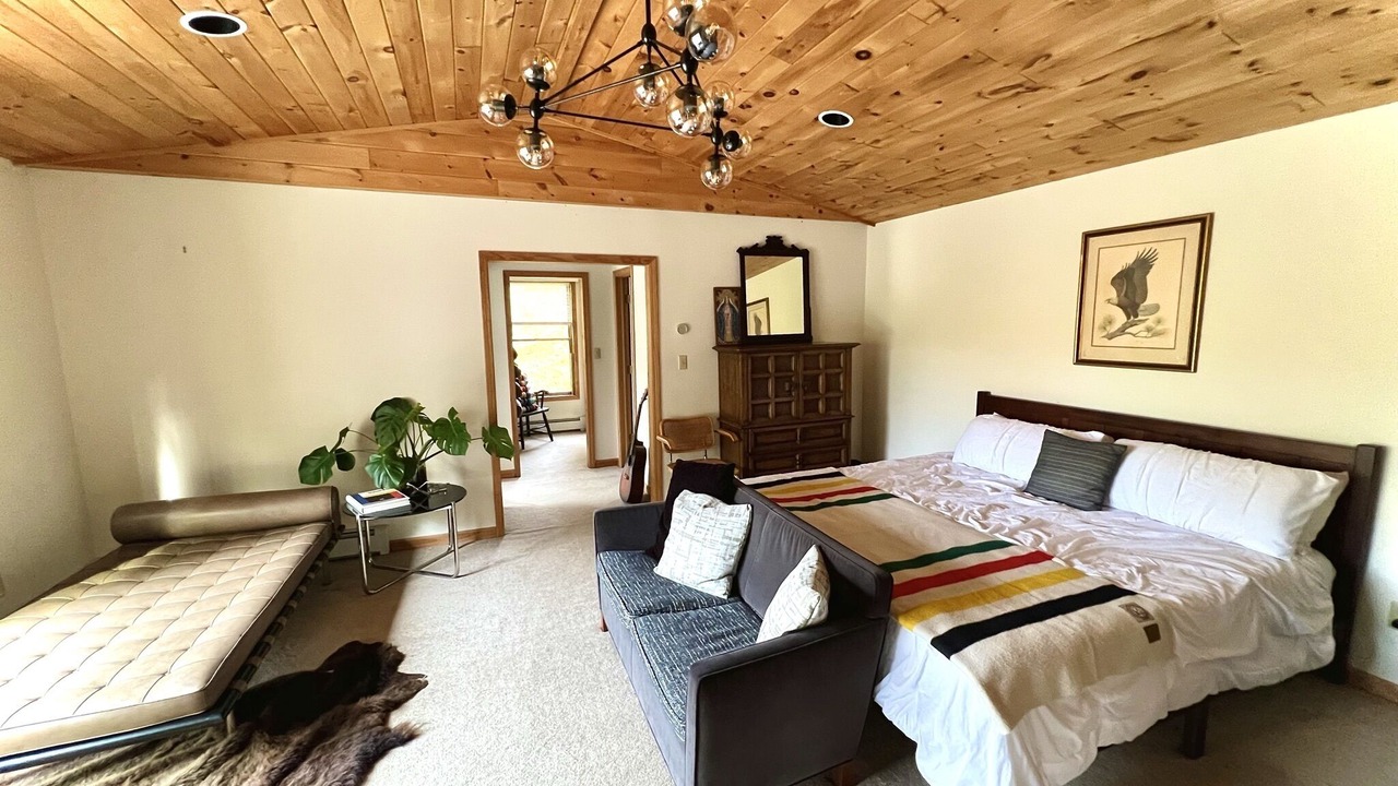 Photo of Bedroom in Roscoe