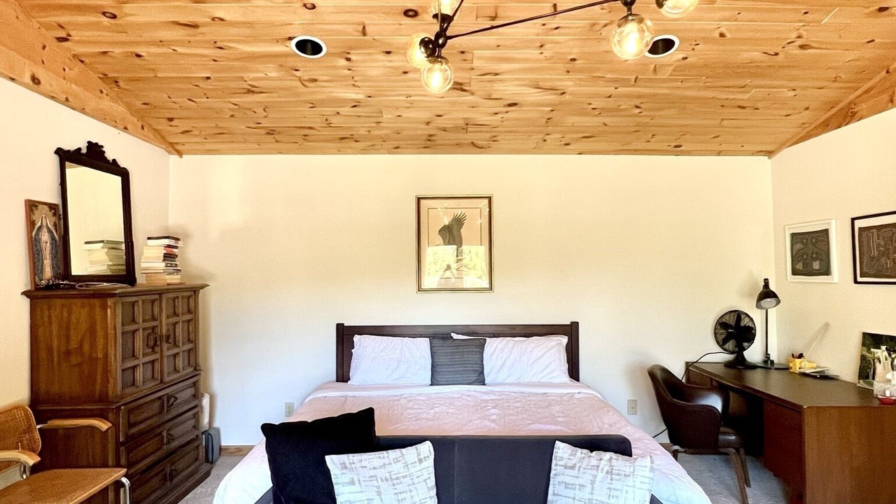 Photo of Bedroom in Roscoe