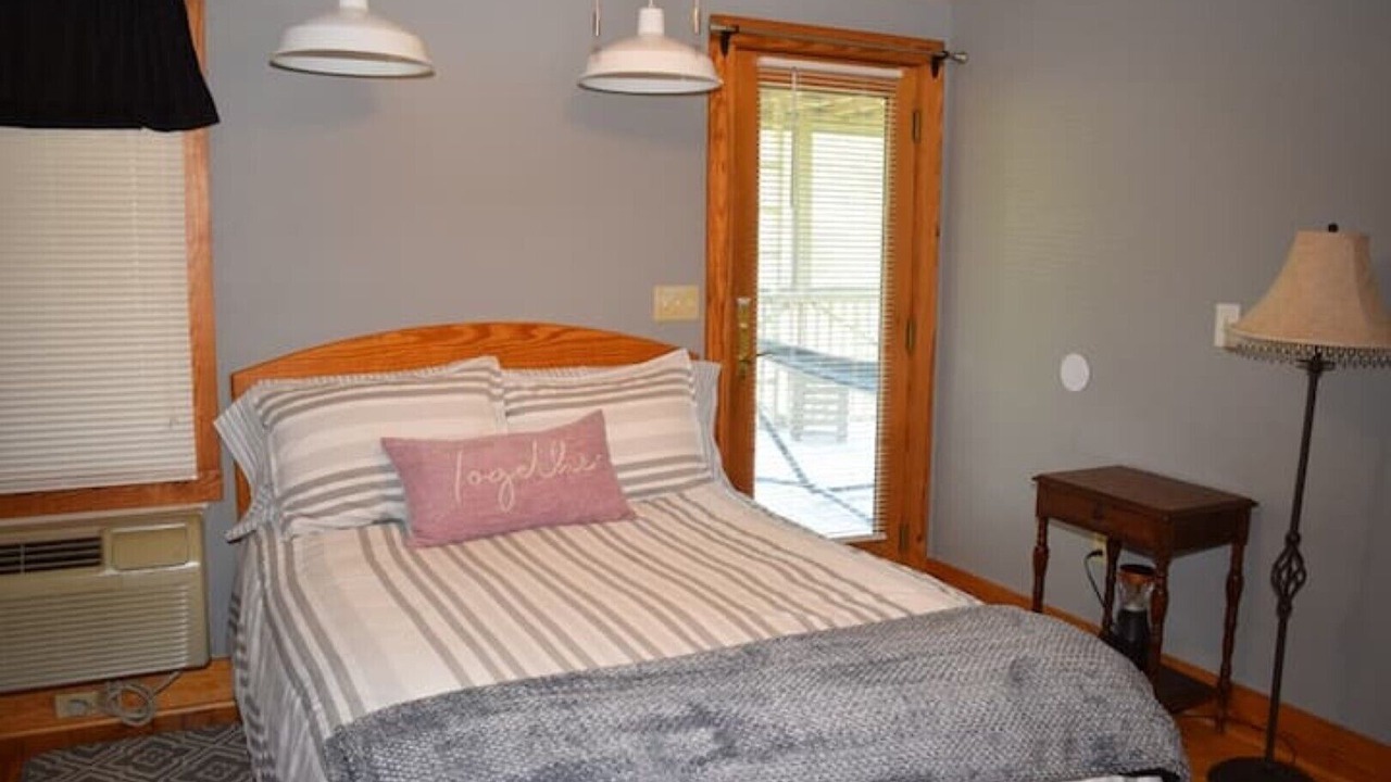 Photo of Bedroom in Piney Island