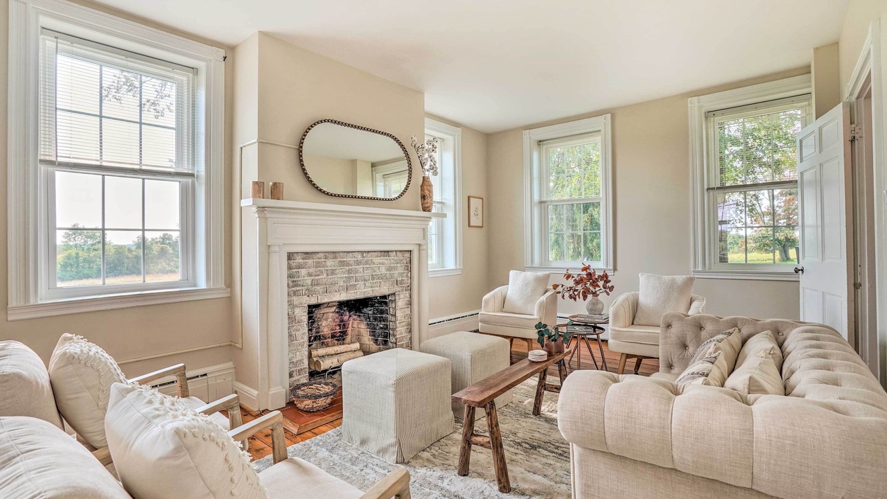 Photo of Livingroom in Taneytown