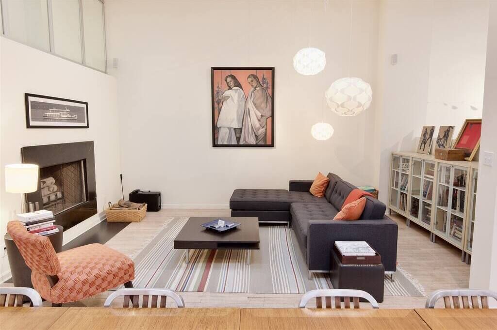 Photo of Livingroom in Mount Vernon Square