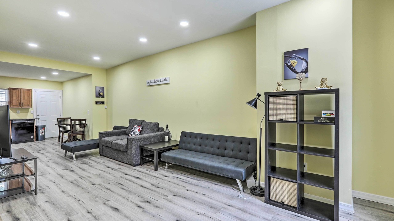 Photo of Livingroom in North Philadelphia