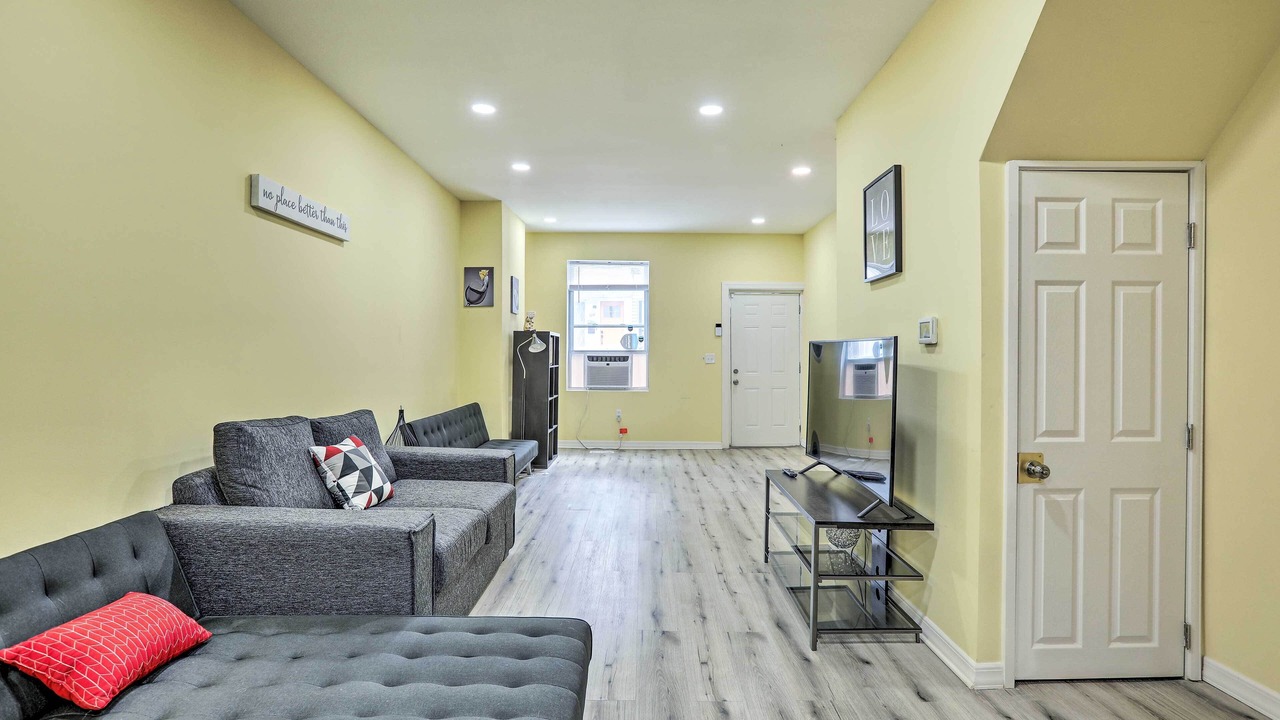 Photo of Livingroom in North Philadelphia
