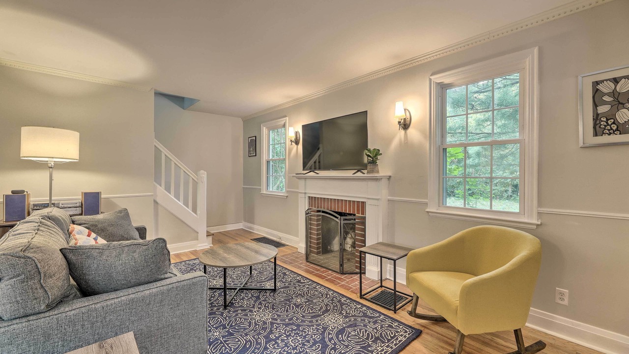 Photo of Livingroom in Roselawn Finance