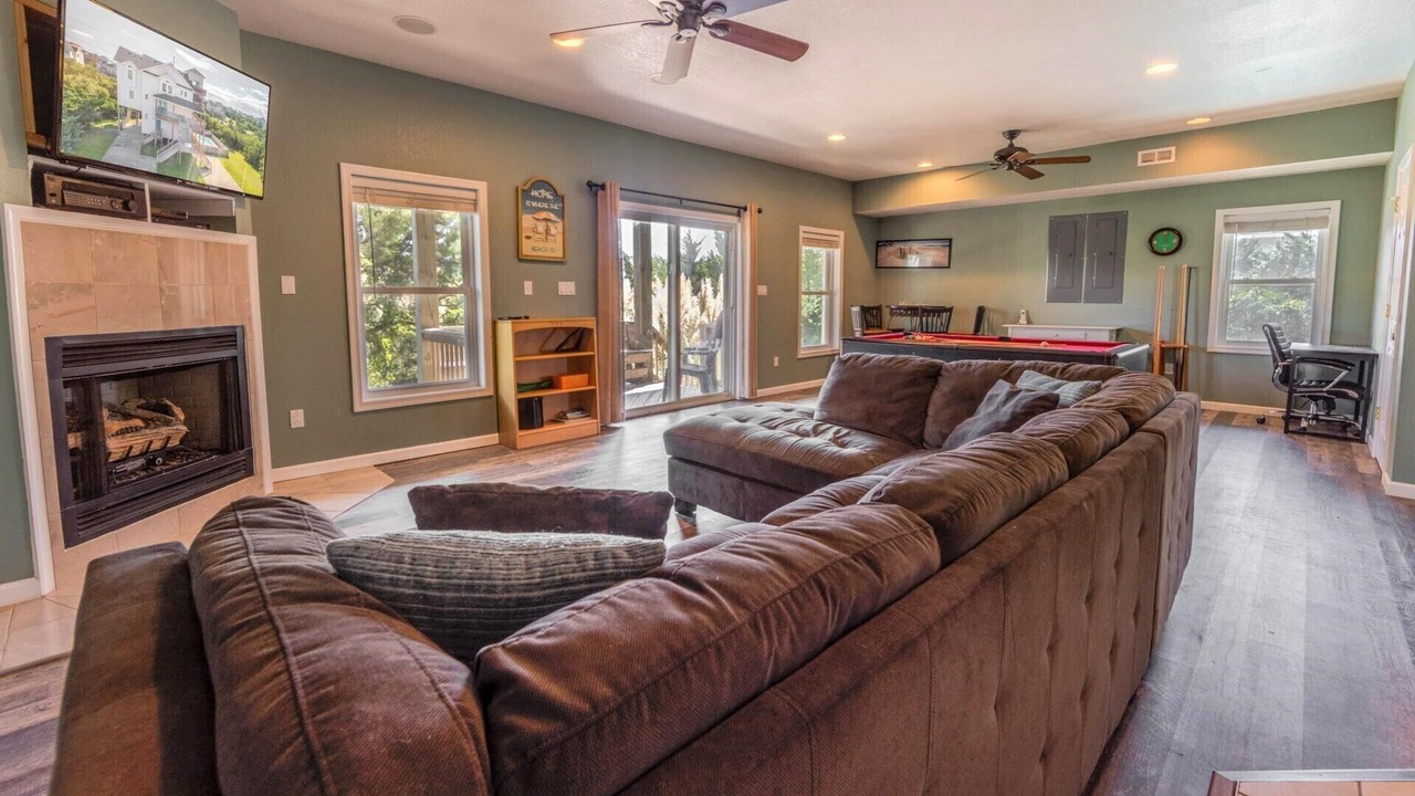 Photo of Bedroom in Wind Over Waves