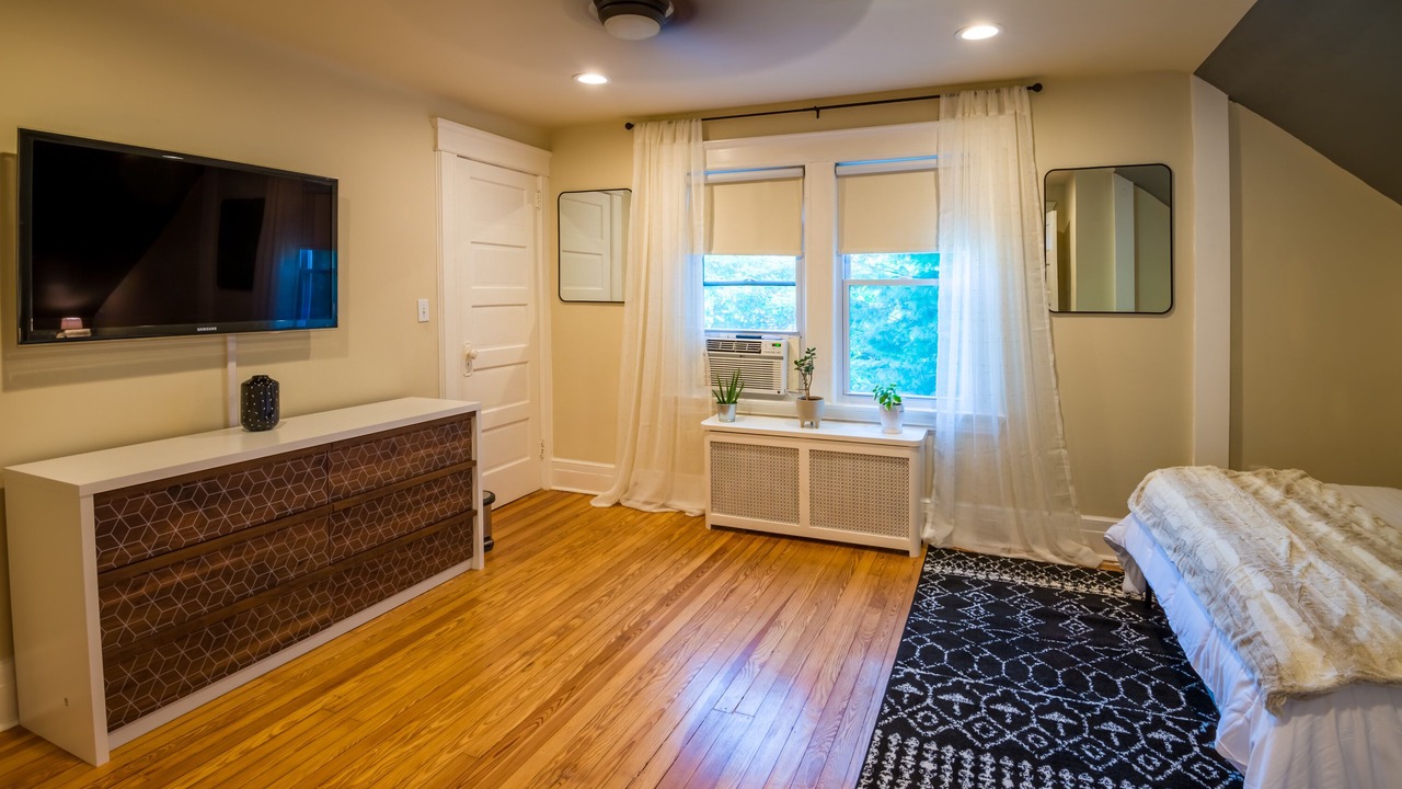 Photo of Bedroom in Hawthorne