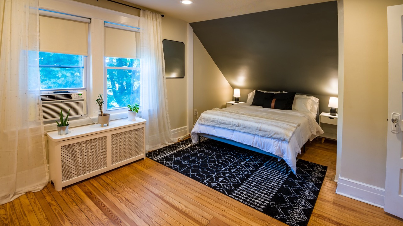 Photo of Bedroom in Hawthorne