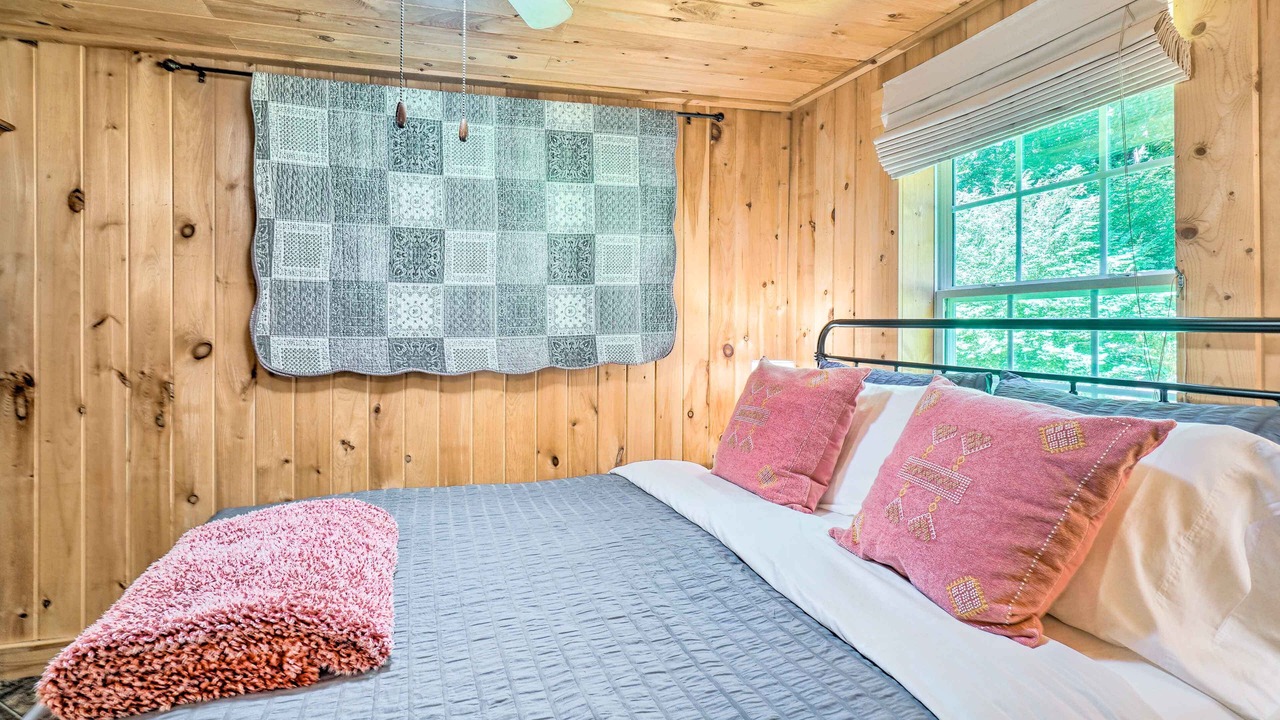 Photo of Bedroom in Newcomb