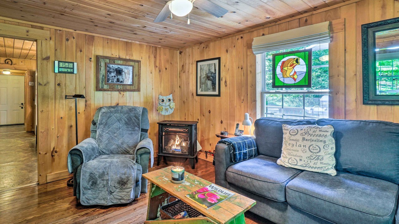 Photo of Livingroom in Newcomb