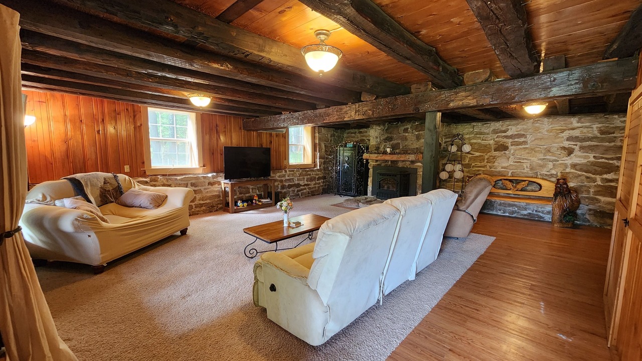 Photo of Livingroom in Weikert