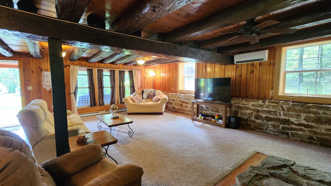 Photo of Livingroom in Weikert