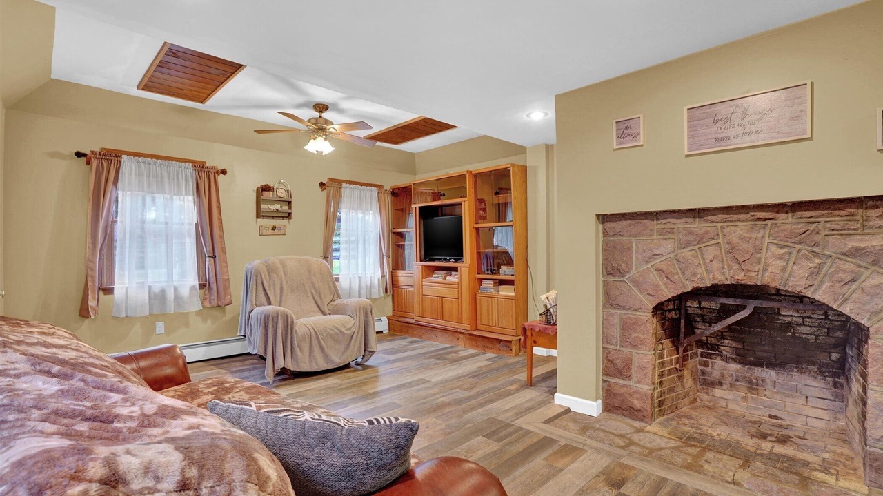Photo of Livingroom in Cardiff