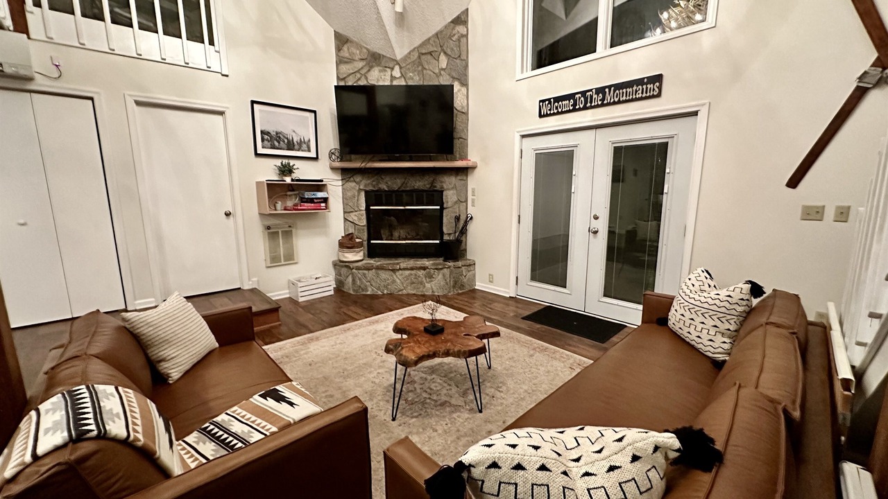 Photo of Livingroom in Chestnut Springs