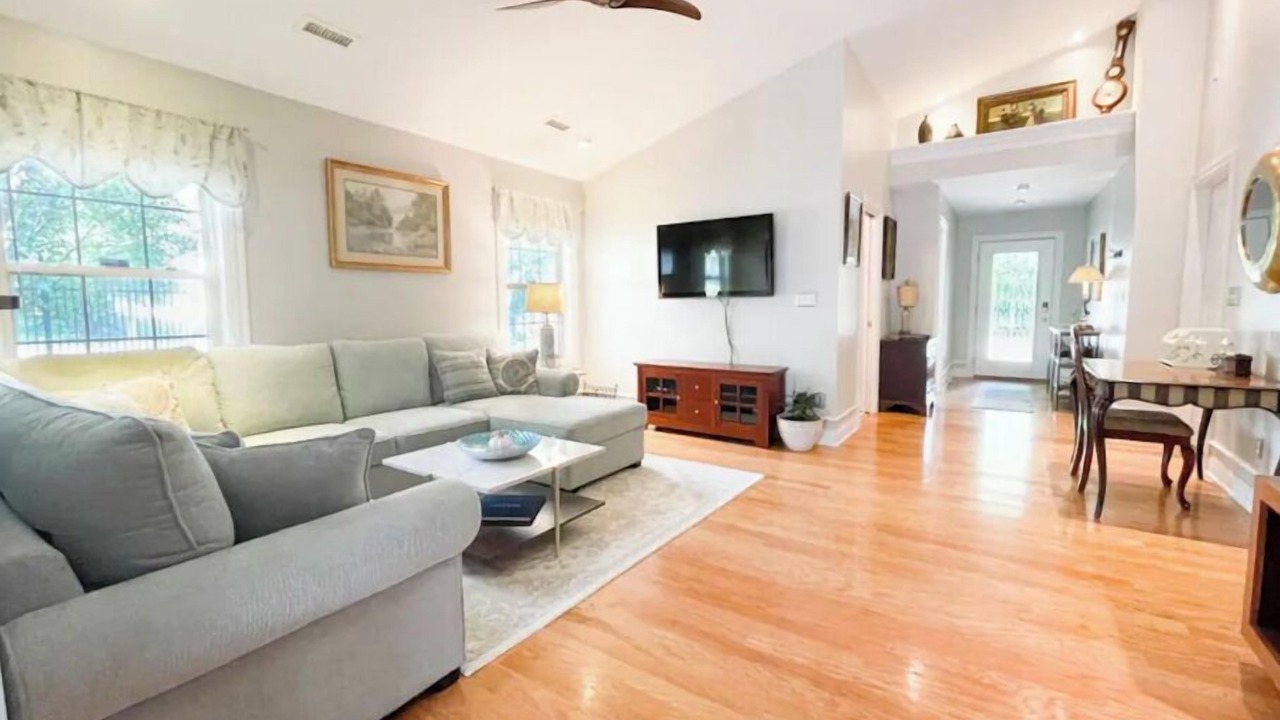 Photo of Livingroom in Lexington