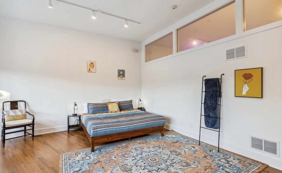 Photo of Bedroom in Detroit - Shoreway