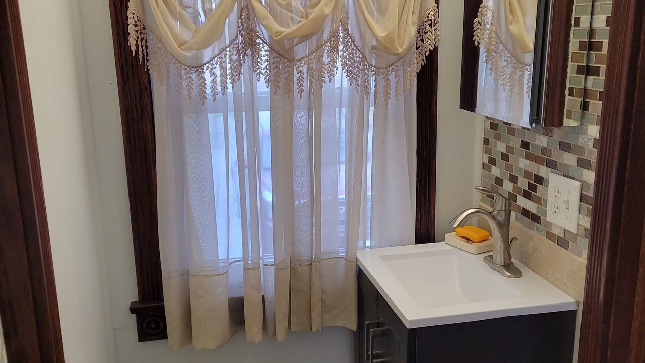Photo of Bathroom in Neelyton