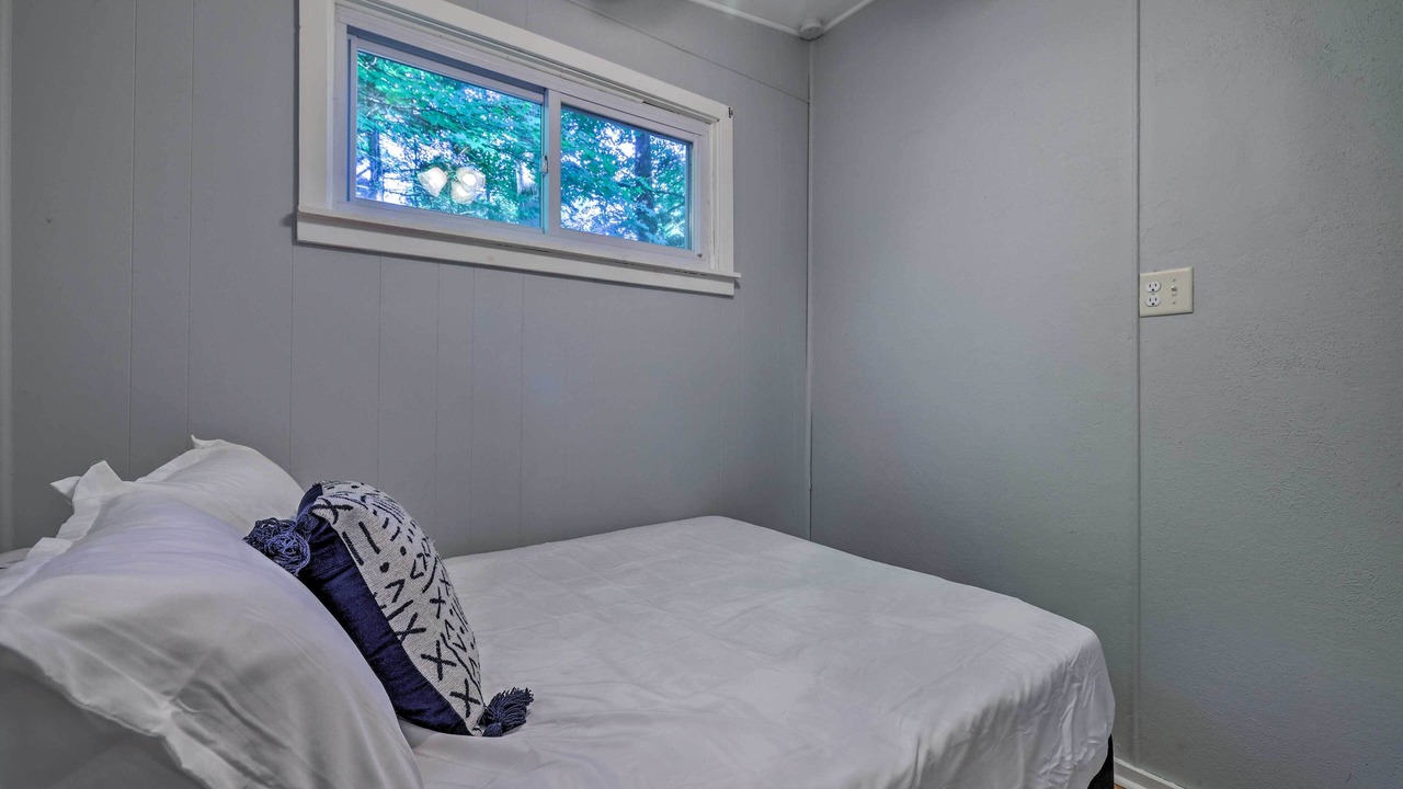 Photo of Bedroom in Greentown
