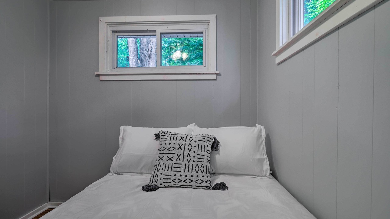 Photo of Bedroom in Greentown