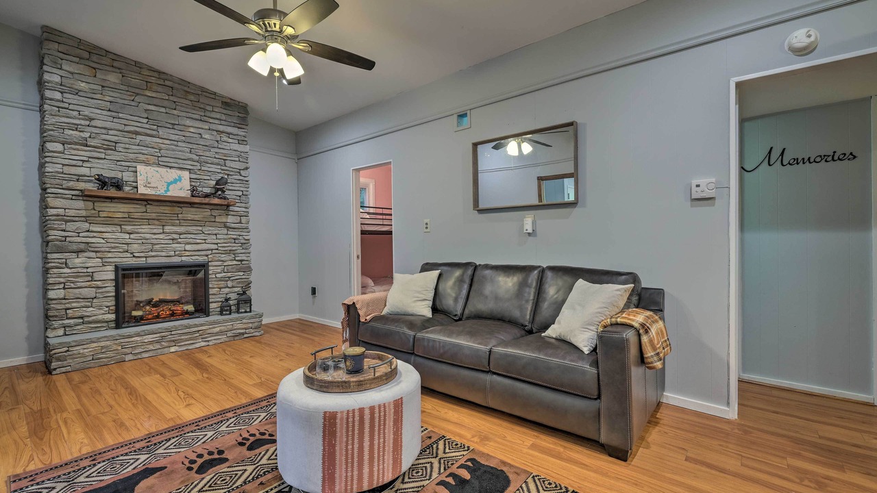 Photo of Livingroom in Greentown