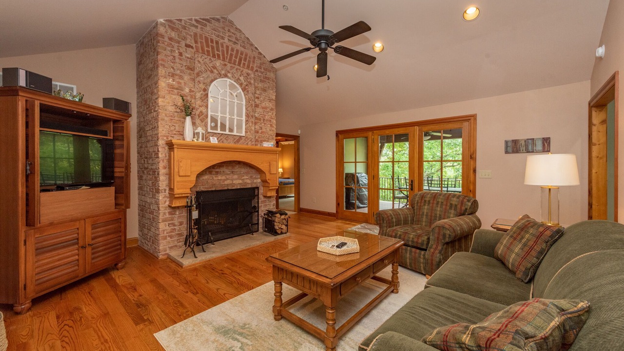 Photo of Livingroom in North Glade Hills