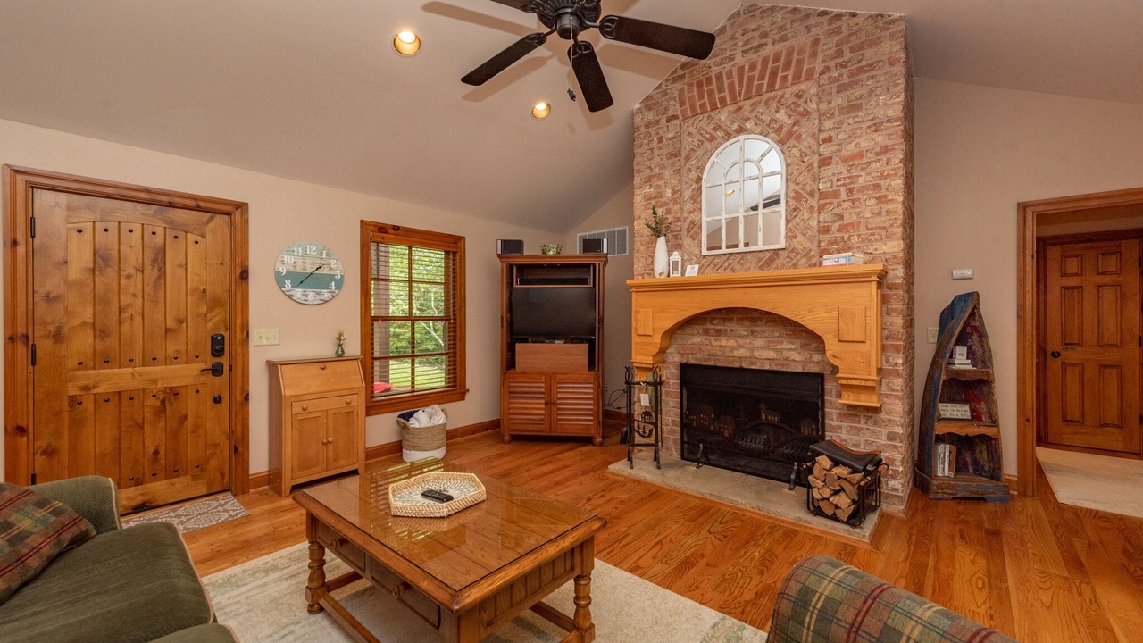 Photo of Livingroom in North Glade Hills