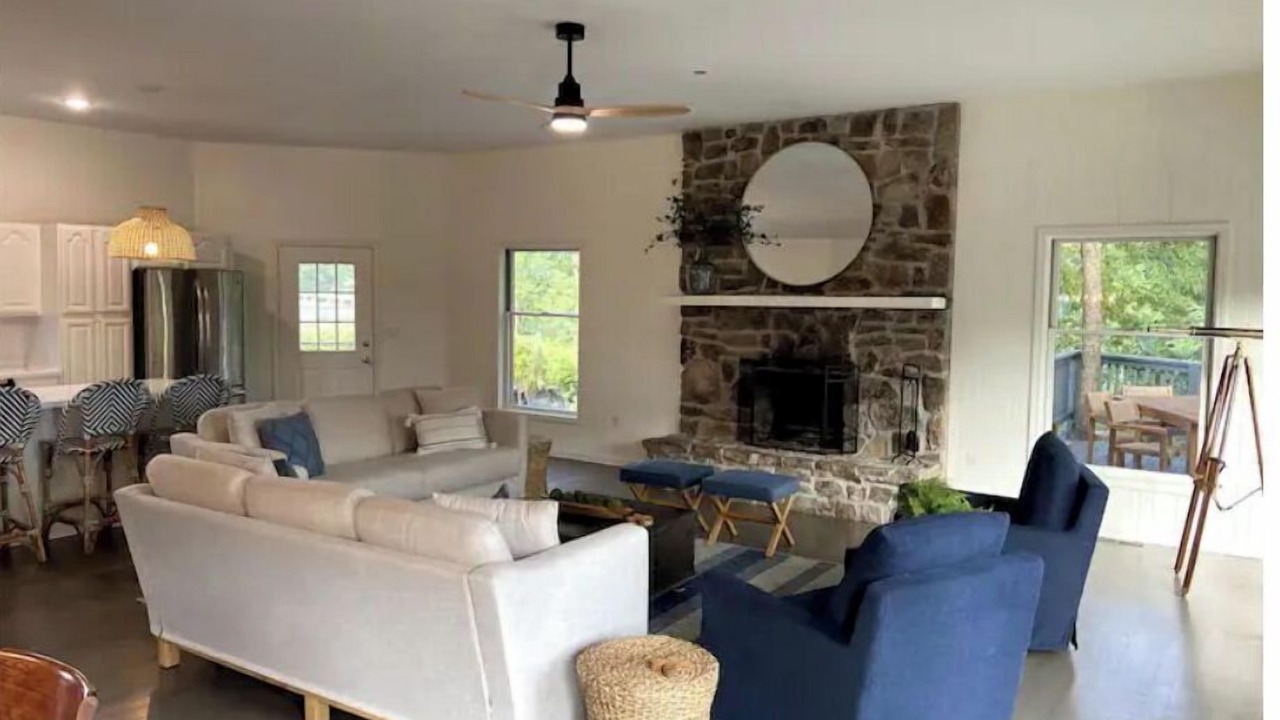 Photo of Livingroom in Old Fields